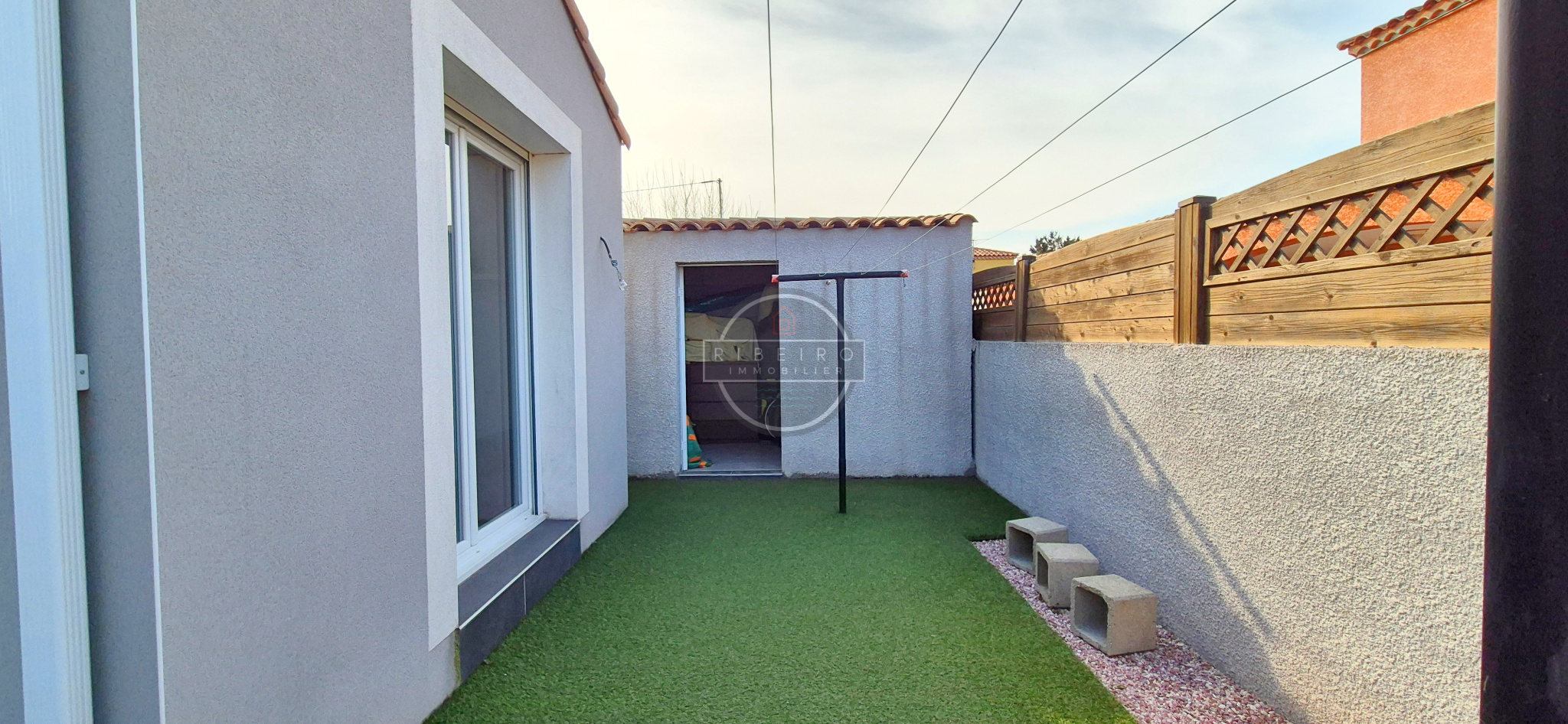 Villa de type 5 pièces à 350 M de la plage .
