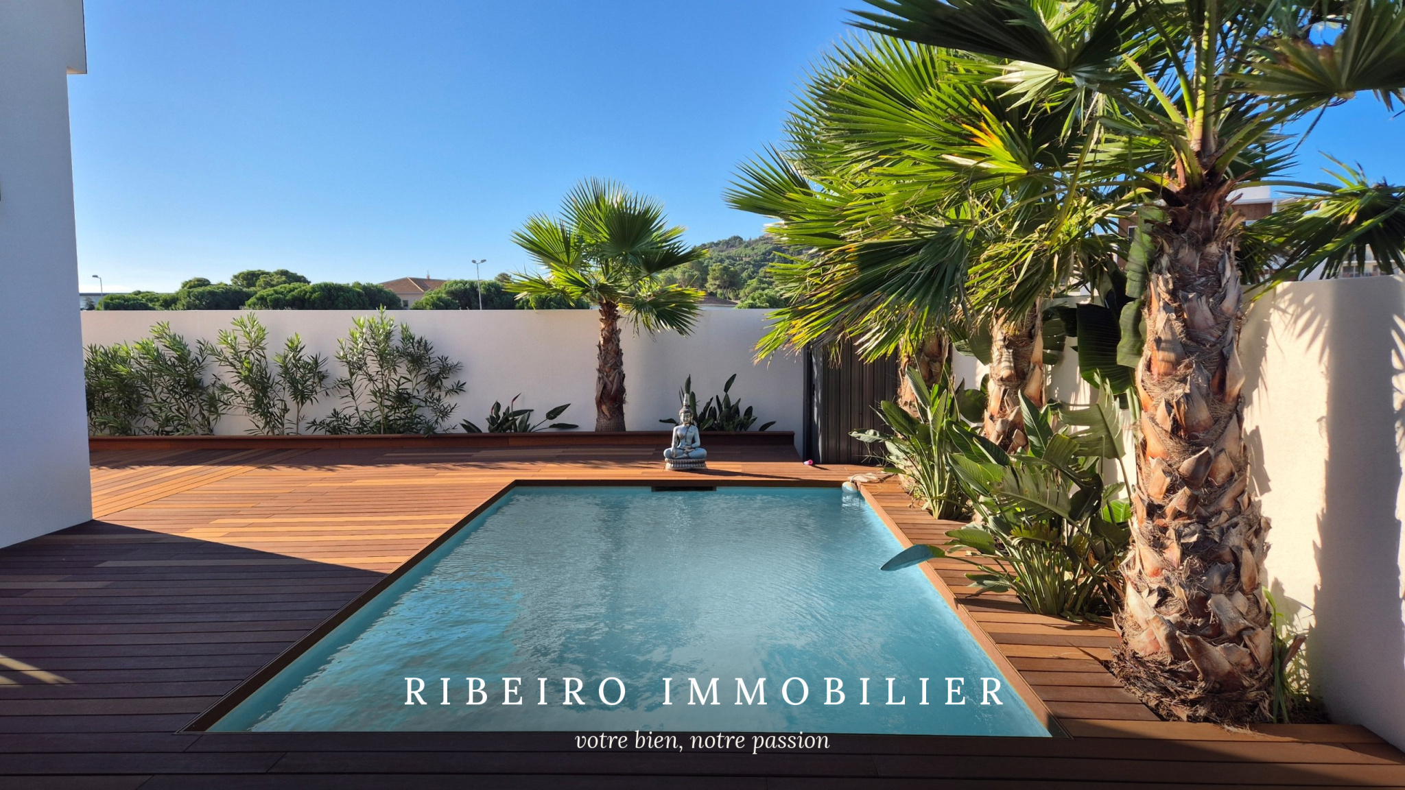 Villa contemporaine à vendre à Agde - piscine, 4 suites, vue sur jardin.