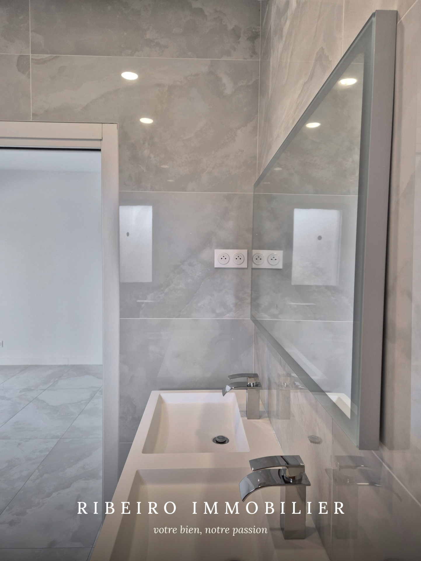 Villa contemporaine à vendre à Agde - piscine, 4 suites, vue sur jardin.